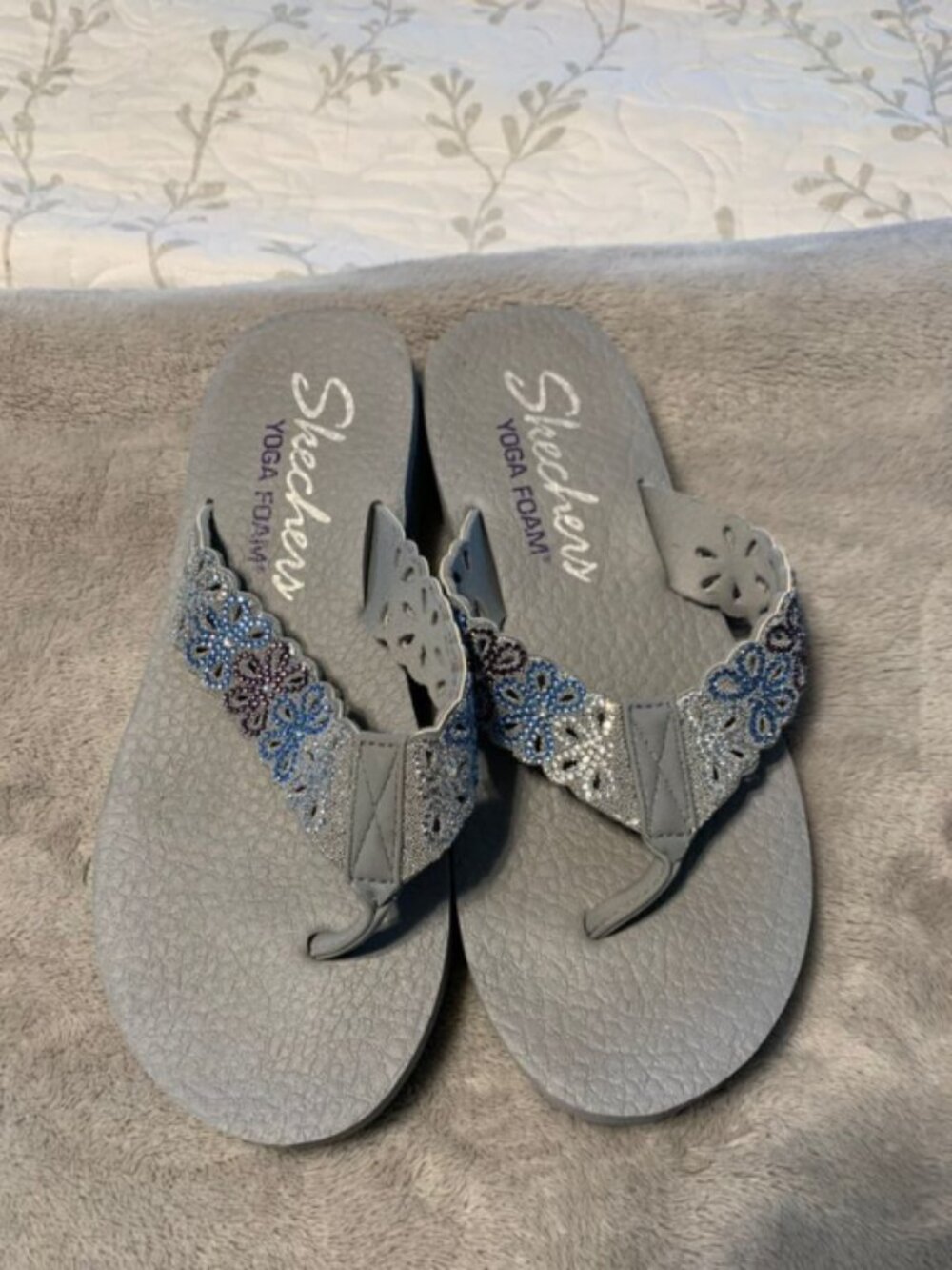 Skechers Yoga Foam Embellished Flip Flop Sandals Women's Size 7